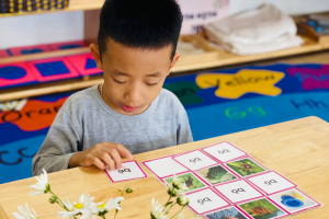 MONTESSORI TẠO RA MÔI TRƯỜNG PHÁT TRIỂN NGÔN NGỮ HIỆU QUẢ